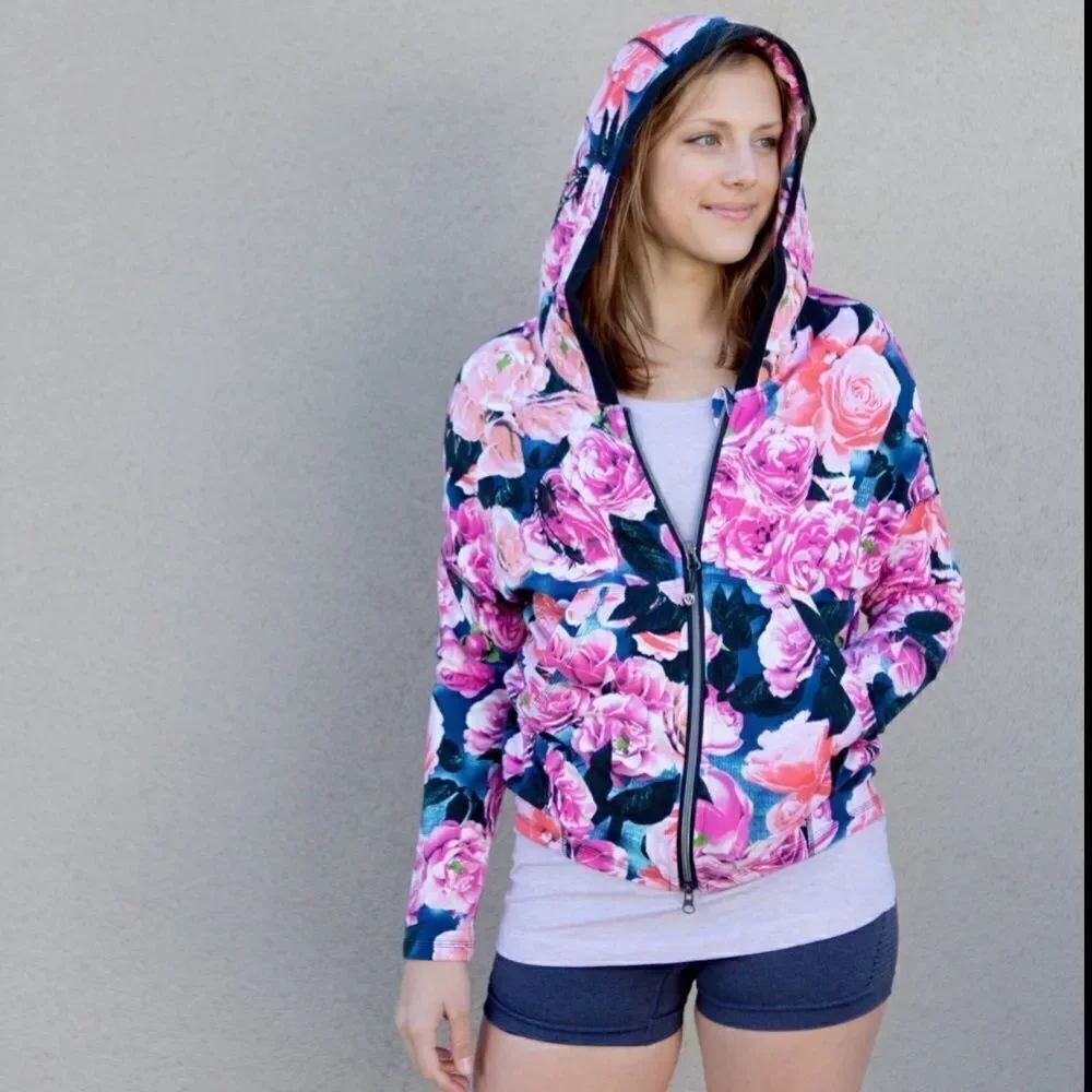 Lululemon Hold Your Om Hoodie in Secret Garden jacket zip up size 6 floral